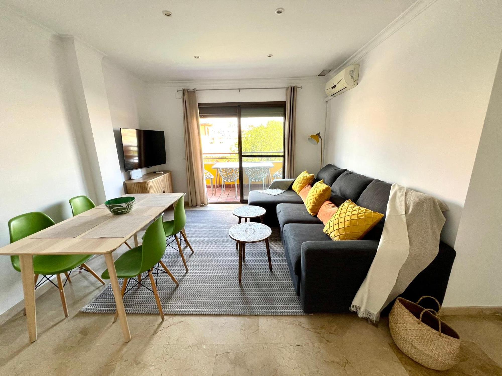 Urban Retreat With Views & Terrace Apartment *